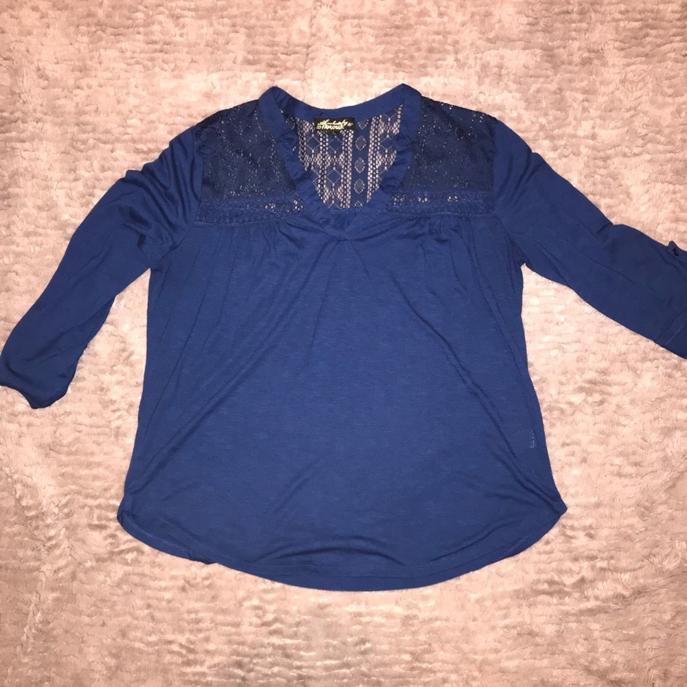 Cute quarter sleeve shirt with lace cut-out